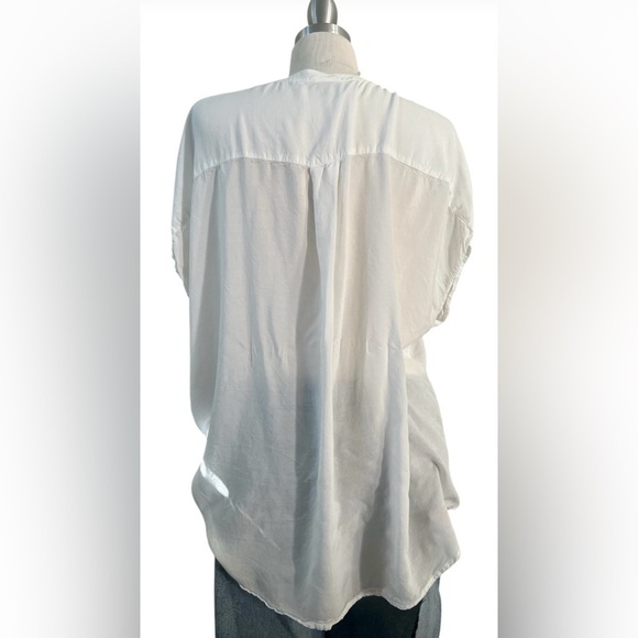 Torrid White V-Neck Button-Up Blouse 👚 - Picture 5 of 5
